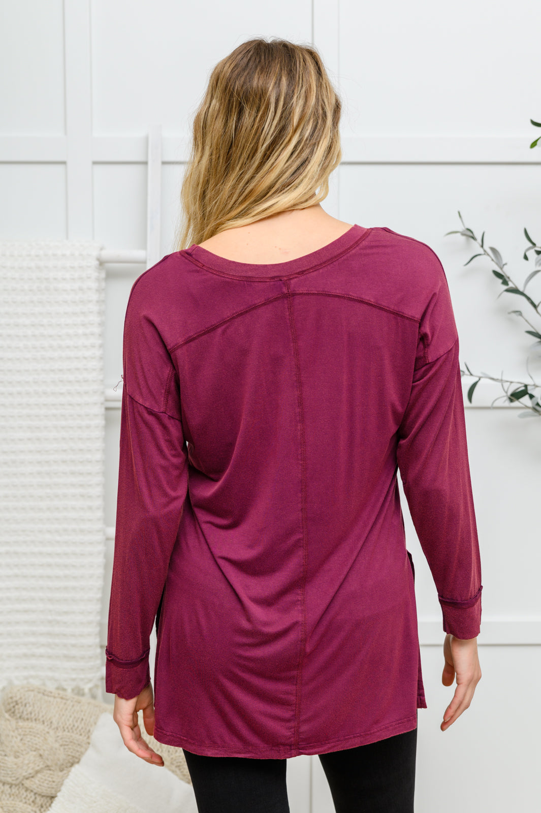 Jill Long Sleeve Knit Top With Pocket In Burgundy