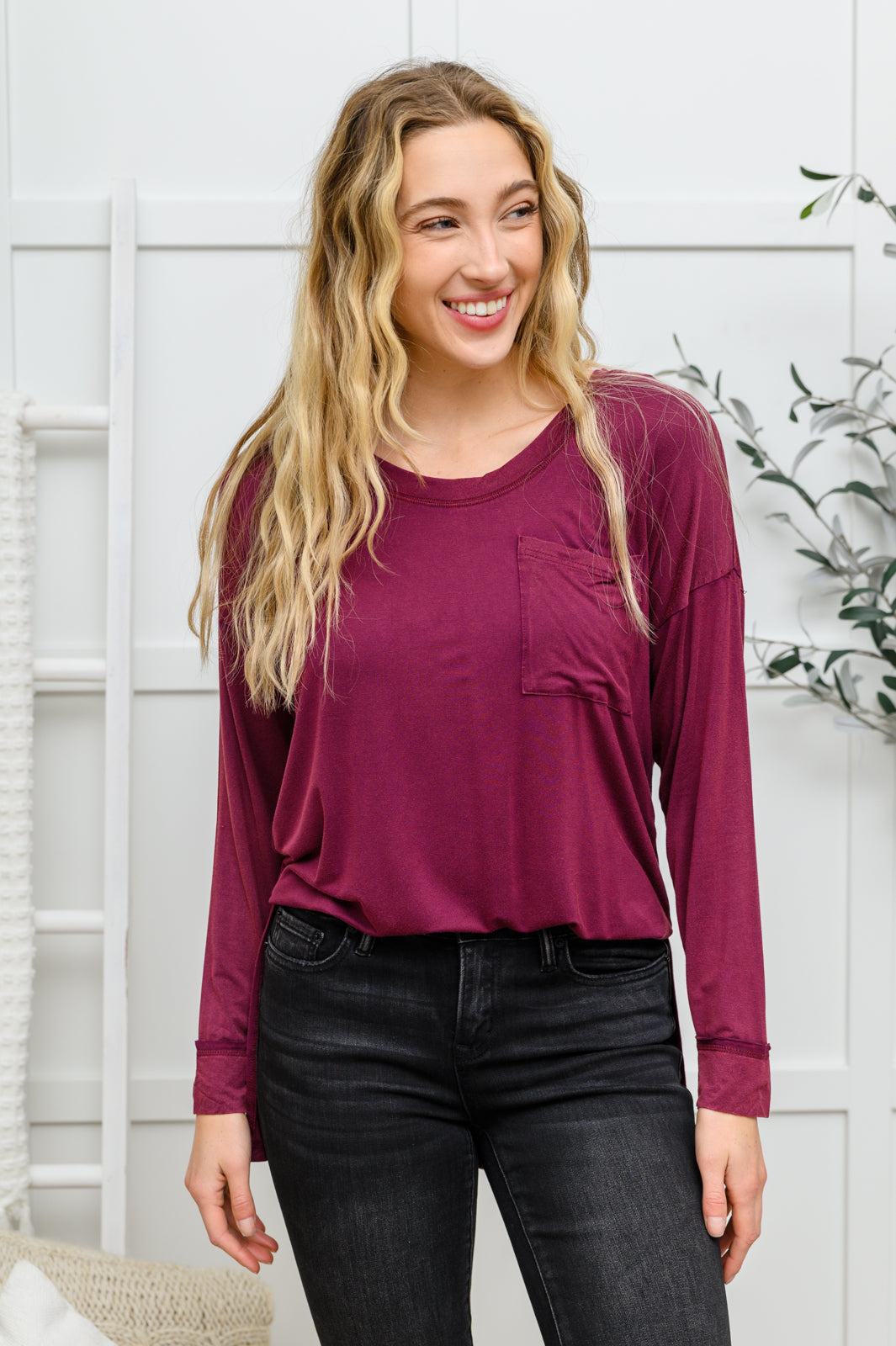 Jill Long Sleeve Knit Top With Pocket In Burgundy