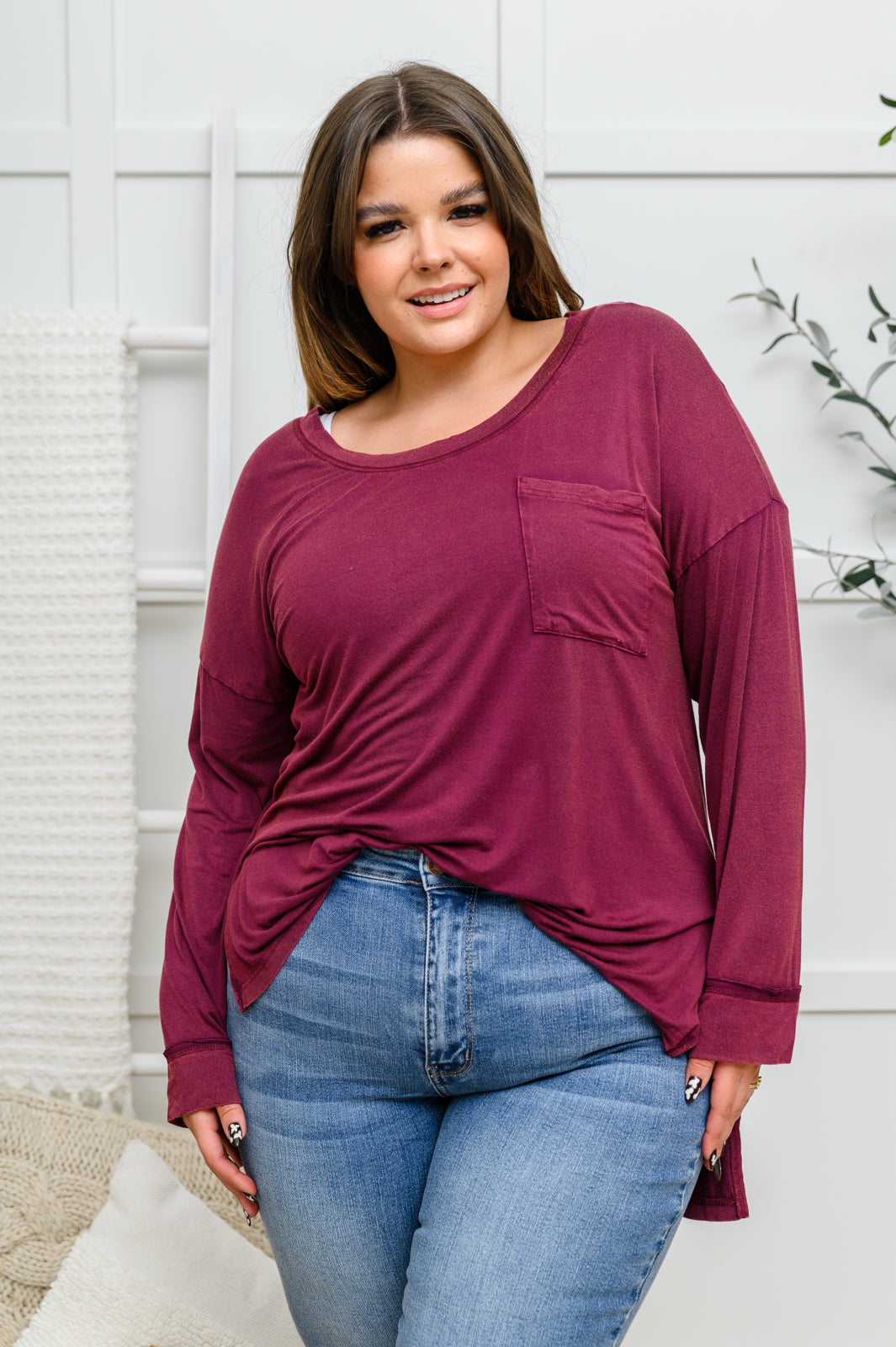 Jill Long Sleeve Knit Top With Pocket In Burgundy