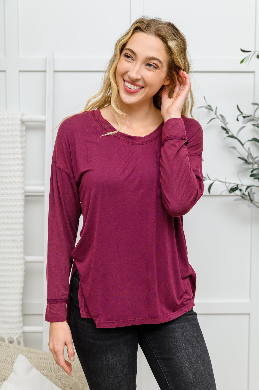 Jill Long Sleeve Knit Top With Pocket In Burgundy